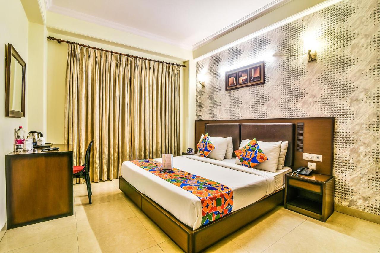 Hotel Alpine Tree New Delhi Exteriör bild