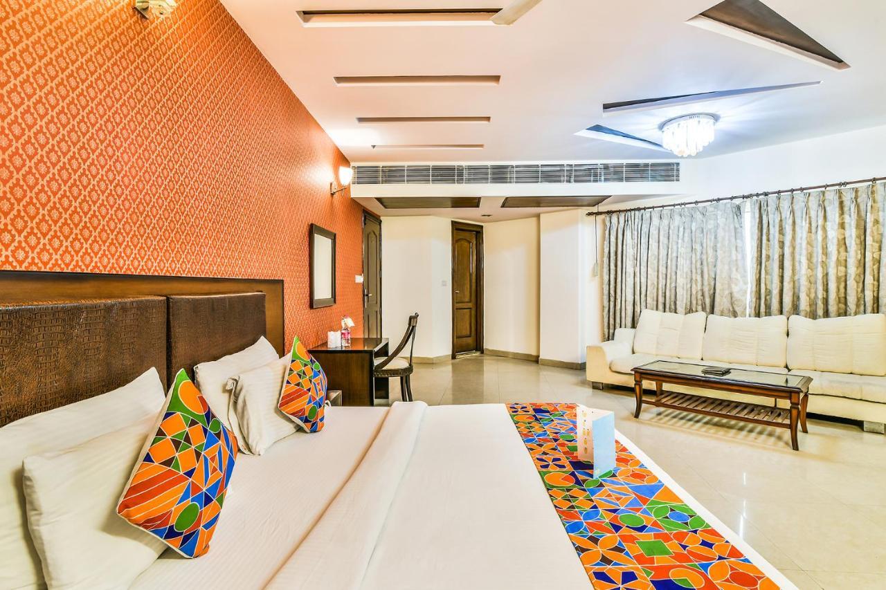 Hotel Alpine Tree New Delhi Exteriör bild