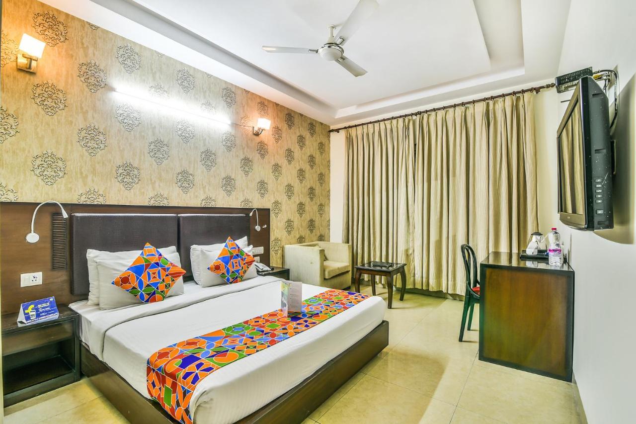 Hotel Alpine Tree New Delhi Exteriör bild